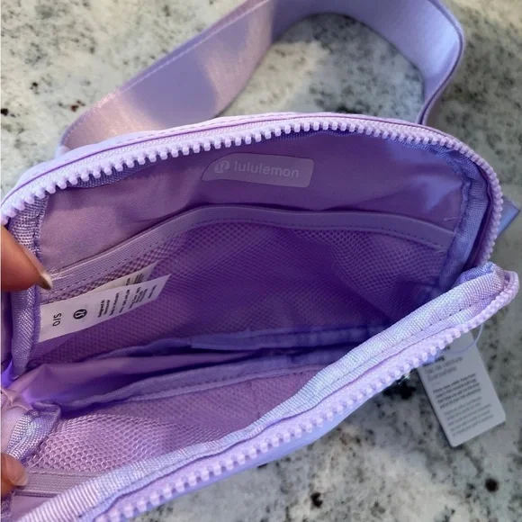 💜Lululemon Everywhere belt bag 1l Brand New in Purple lavender - Picture 4 of 6